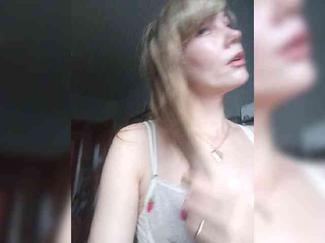 NinonDePeace webcam