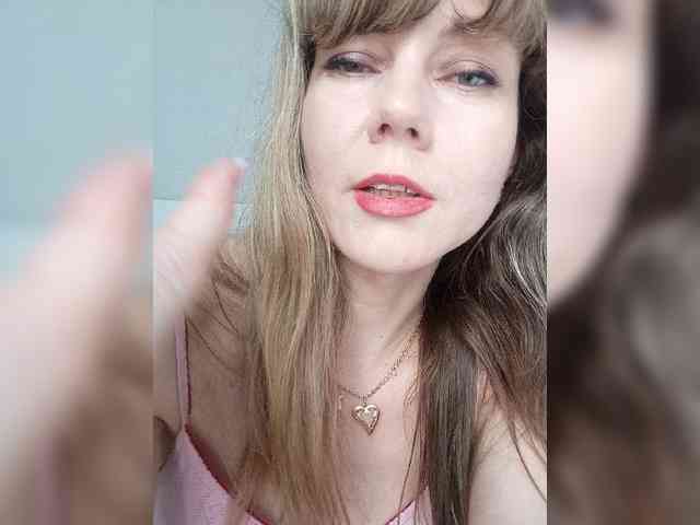 NinonDePeace webcam