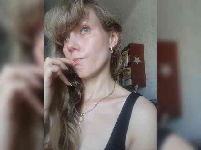 NinonDePeace webcam
