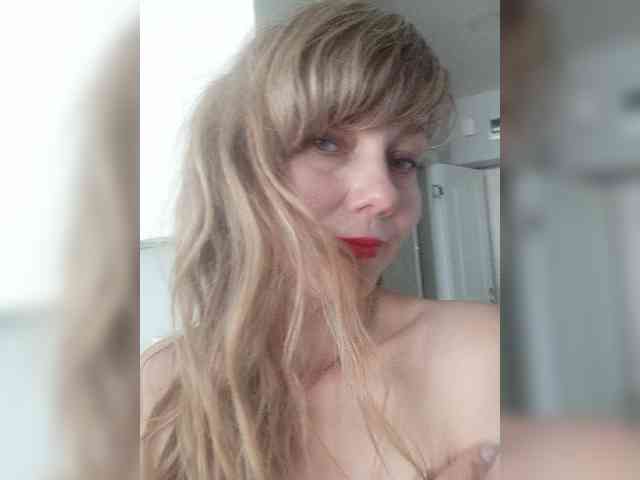 NinonDePeace webcam