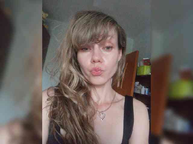 NinonDePeace webcam