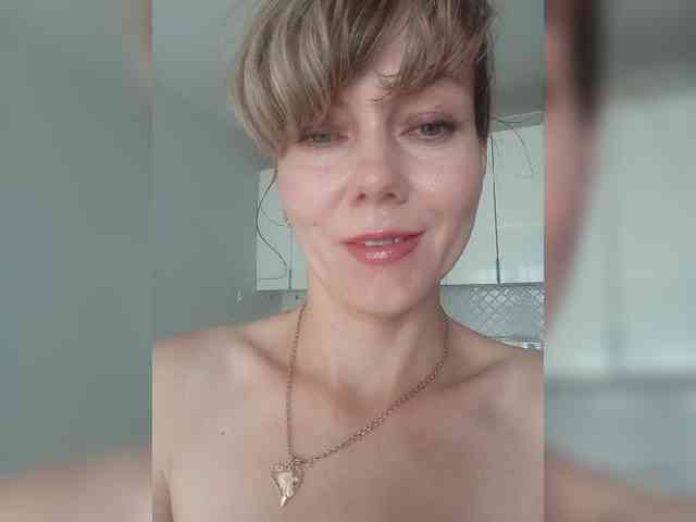 NinonDePeace webcam