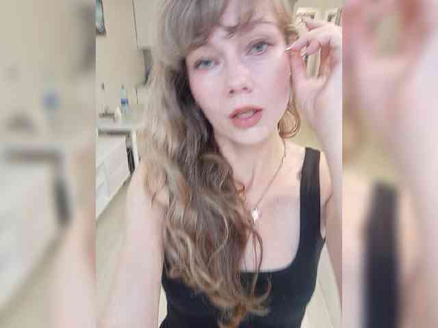 NinonDePeace webcam