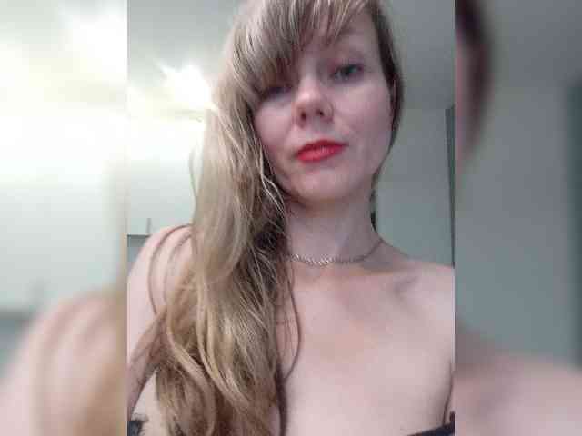 NinonDePeace webcam