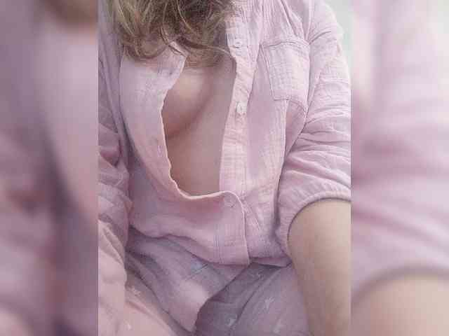 NinonDePeace webcam