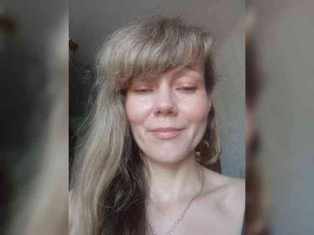 NinonDePeace webcam