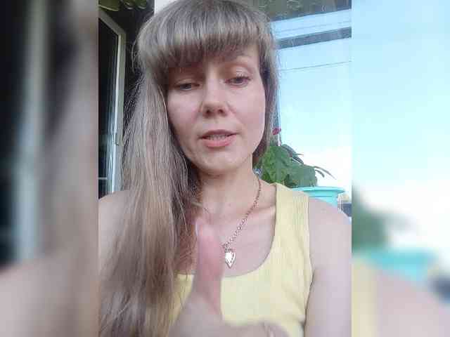 NinonDePeace webcam
