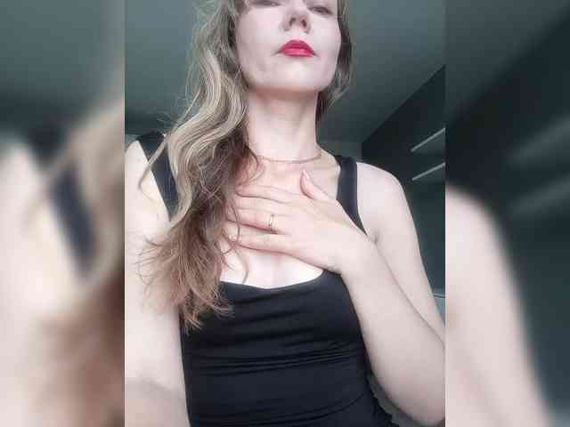 NinonDePeace webcam