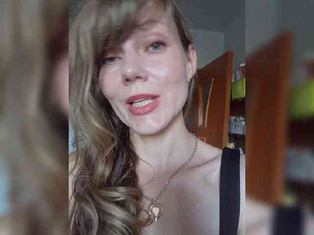 NinonDePeace webcam