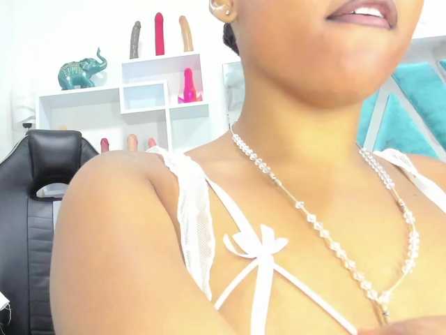 kattyy-lozano live cam on BongaCams