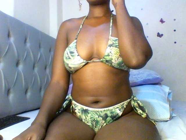 Beautifulhotass live cam on BongaCams