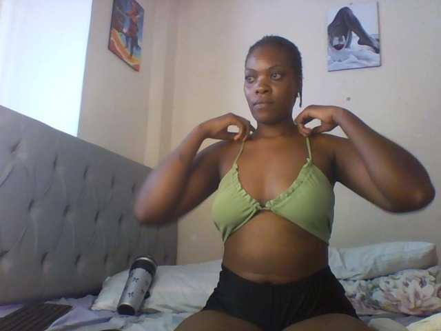 Beautifulhotass live cam on BongaCams