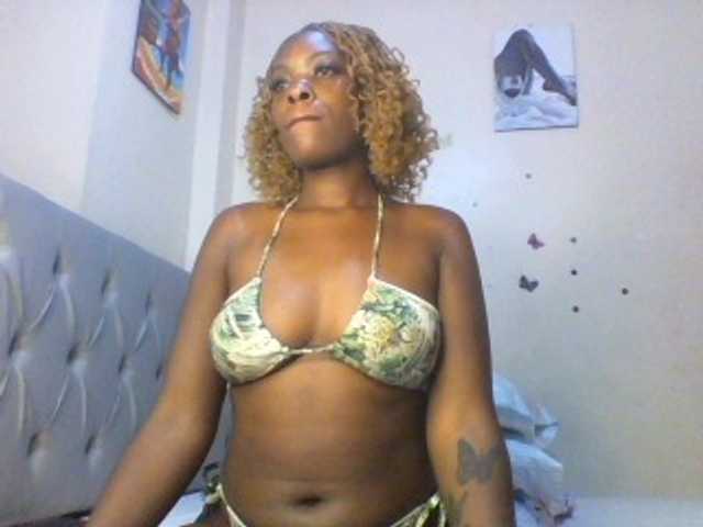 Beautifulhotass live cam on BongaCams