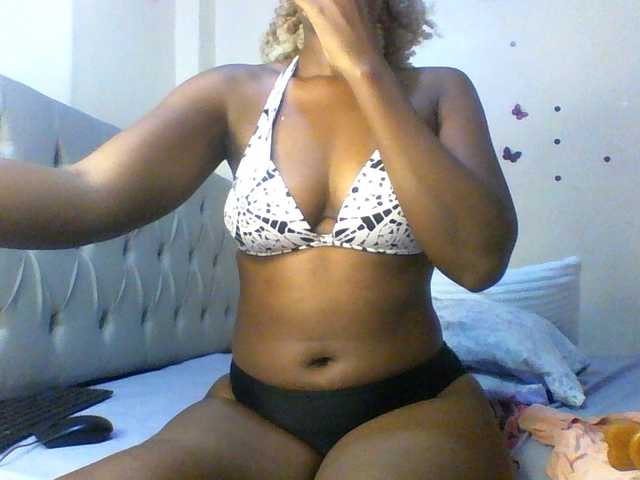 Beautifulhotass live cam on BongaCams