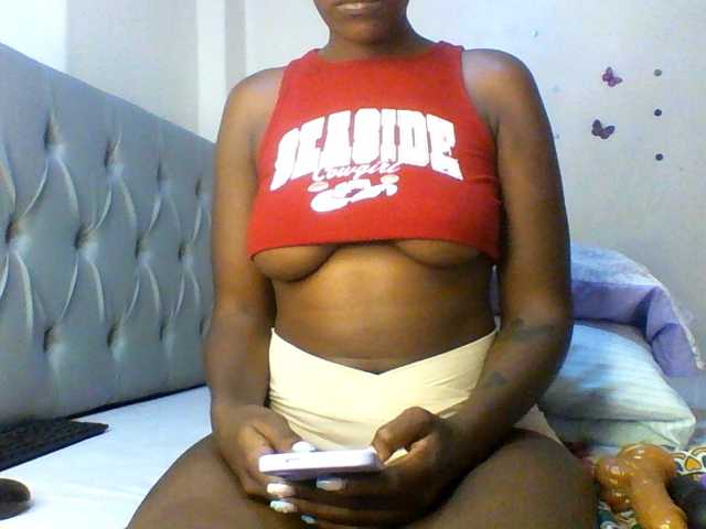 Beautifulhotass live cam on BongaCams