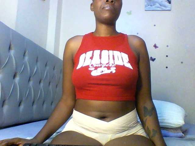Beautifulhotass live cam on BongaCams