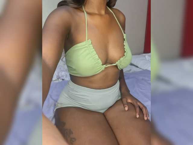 Beautifulhotass live cam on BongaCams