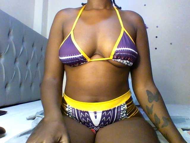 Beautifulhotass live cam on BongaCams