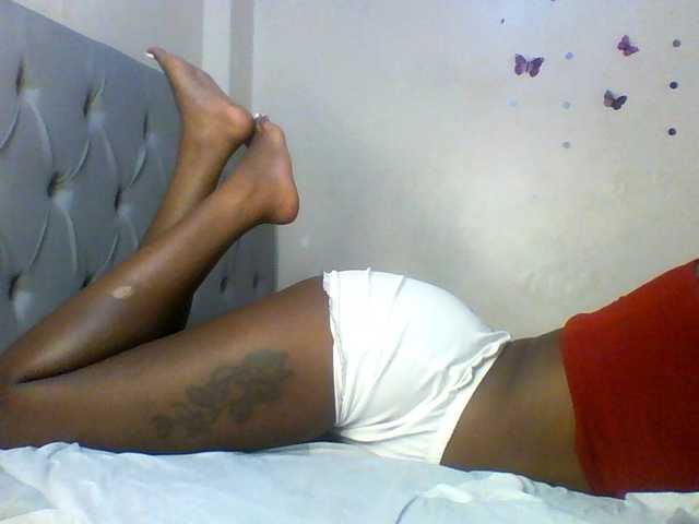 Beautifulhotass live cam on BongaCams
