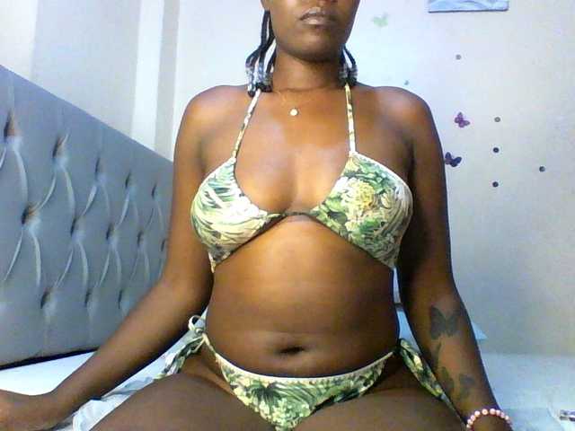 Beautifulhotass live cam on BongaCams