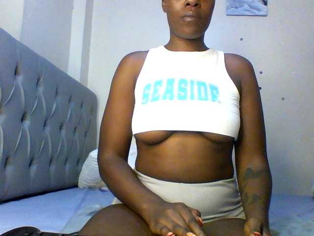 Beautifulhotass live cam on BongaCams
