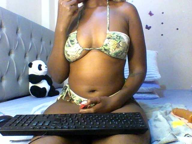 Beautifulhotass live cam on BongaCams