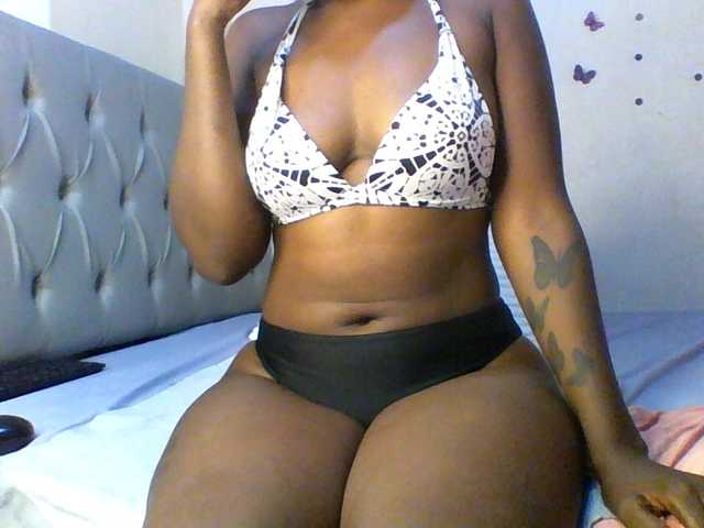 Beautifulhotass live cam on BongaCams
