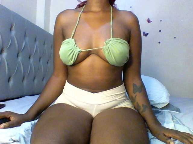 Beautifulhotass live cam on BongaCams
