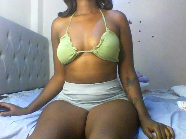 Beautifulhotass live cam on BongaCams