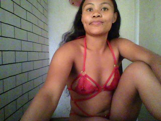 Dilliannah live cam on BongaCams