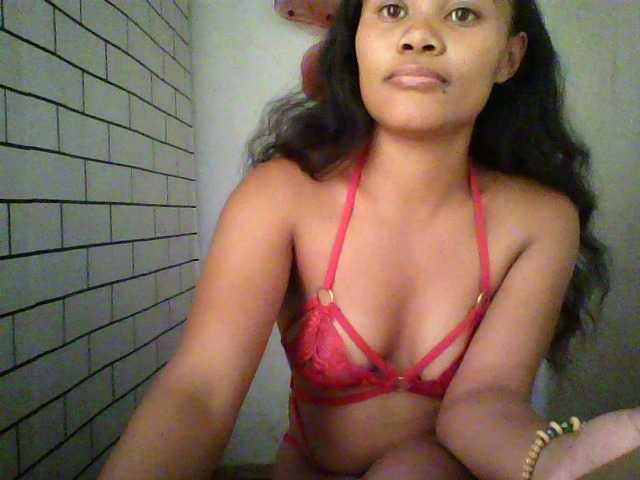Dilliannah live cam on BongaCams