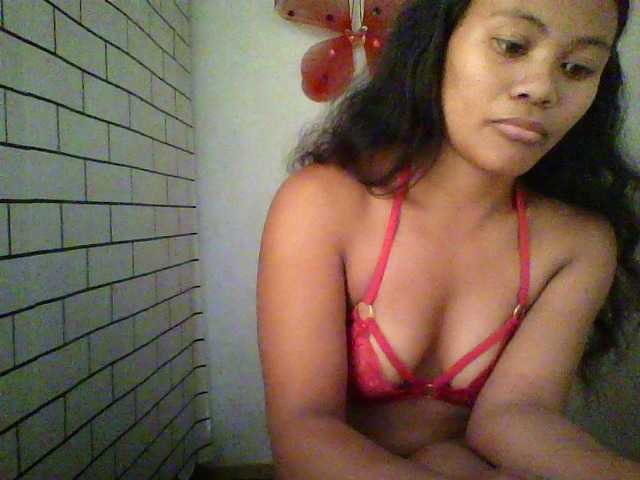 Dilliannah live cam on BongaCams