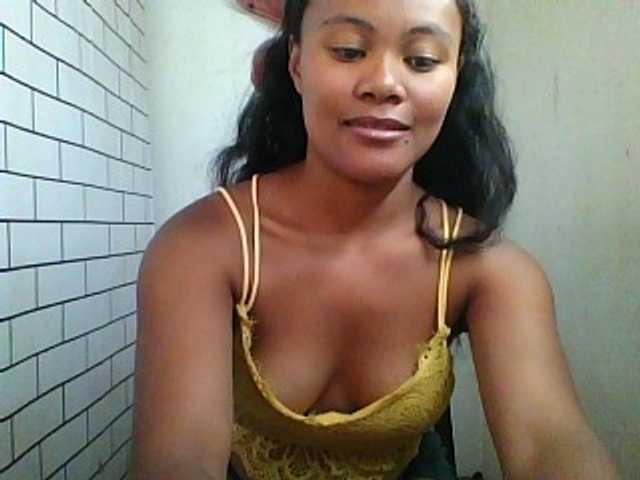 Dilliannah live cam on BongaCams