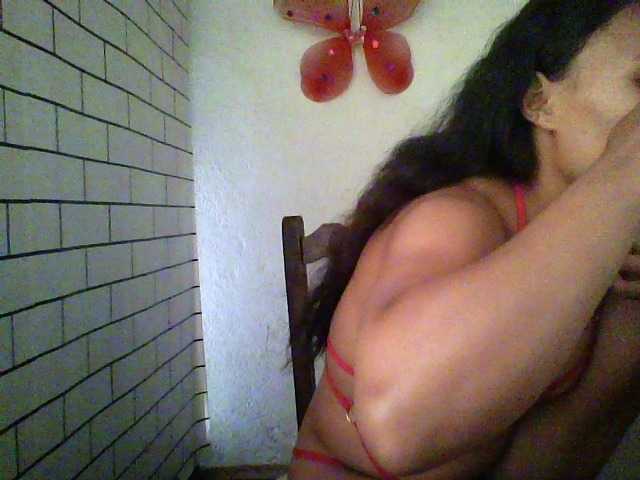 Dilliannah live cam on BongaCams