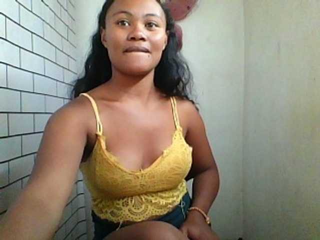 Dilliannah live cam on BongaCams