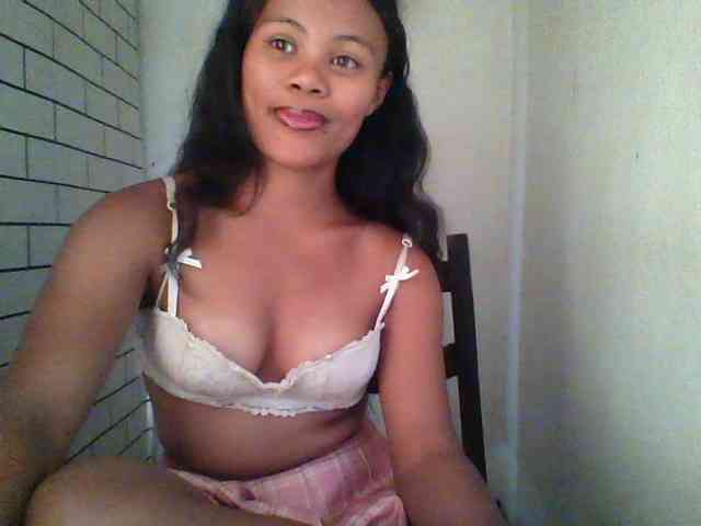 Dilliannah Live Webcam on BongaCams