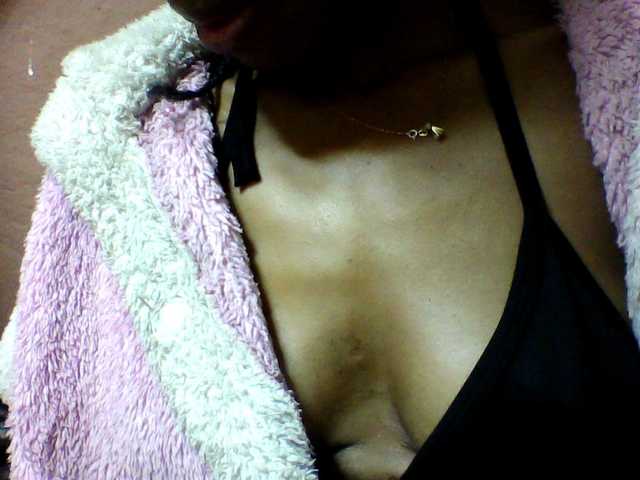 seths est une amatrice française qui gagne des pourboires lors d'une session en live très excitante sur BongaCams. Découvrez ses tags uniques : Ebony,Brunette,Shaved,