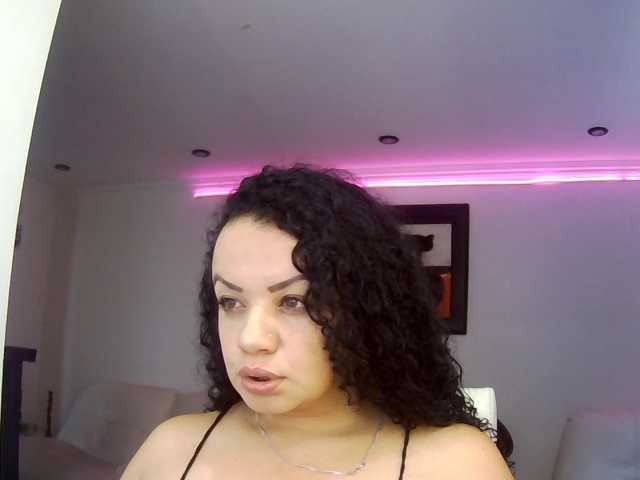 Samyhota live cam on BongaCams