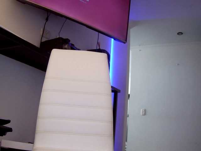 Samyhota's BongaCams show and profile