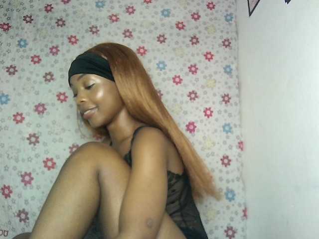 le modèle YumTam est en webcam porno dans un show sur le site bongacams, il possède les tags suivants: Ebony,Redhead,Trimmed