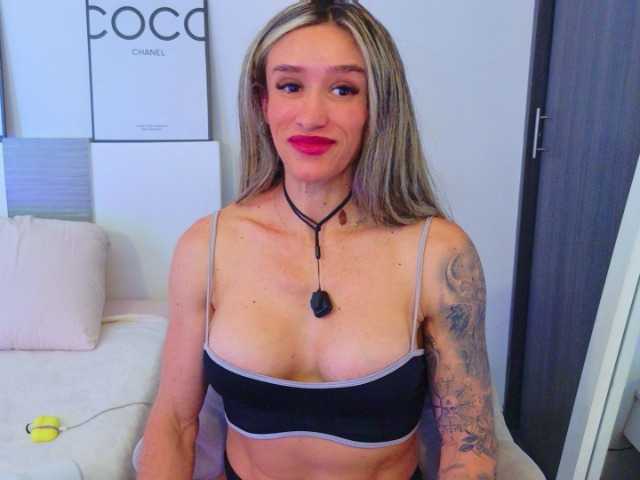 sofiaborton live cam on BongaCams