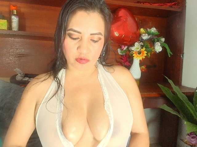 naatashaa live cam on BongaCams