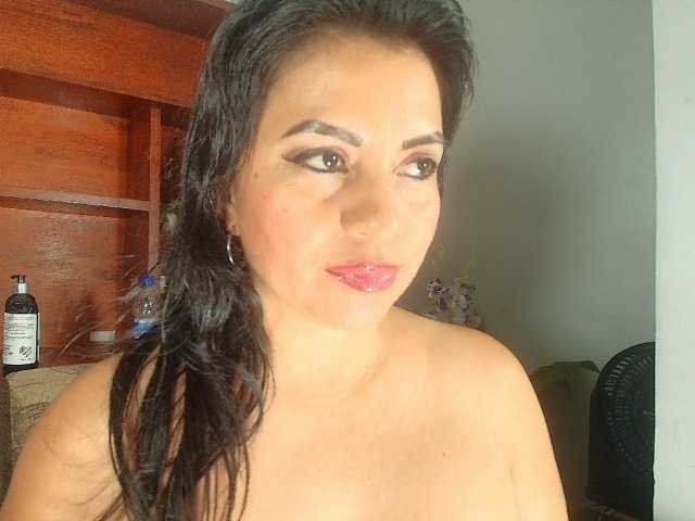 naatashaa live cam on BongaCams