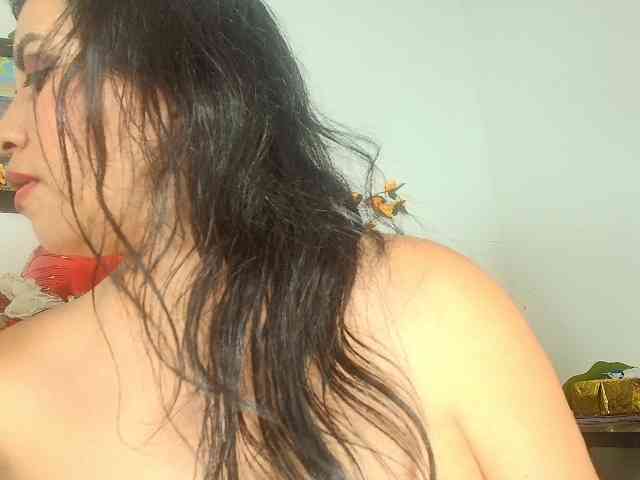 Naatashaa webcam