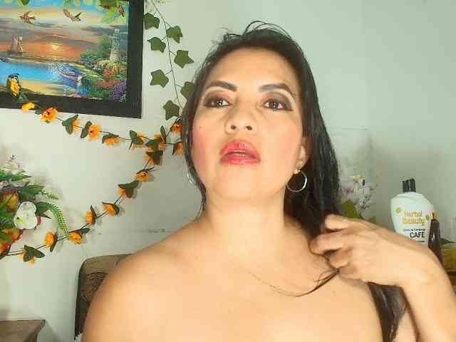 Naatashaa webcam