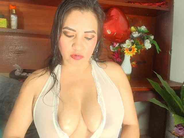 Naatashaa webcam
