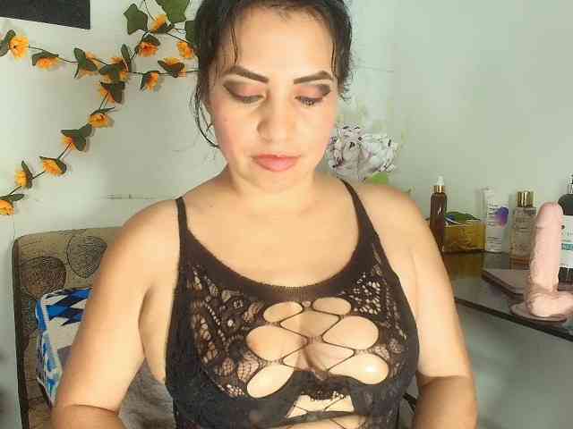 Naatashaa webcam