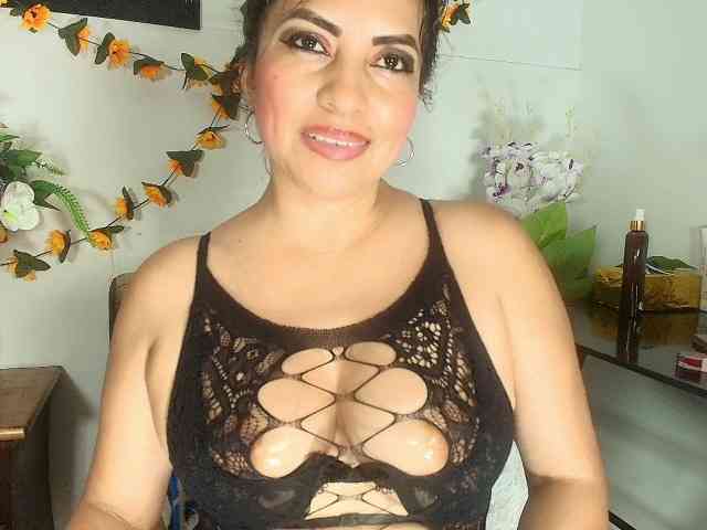 Naatashaa webcam