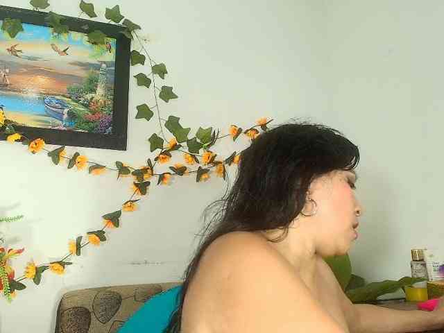 Naatashaa webcam