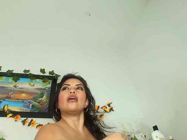 Naatashaa webcam